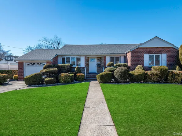 1070 Maple Lane, New Hyde Park, NY 11040