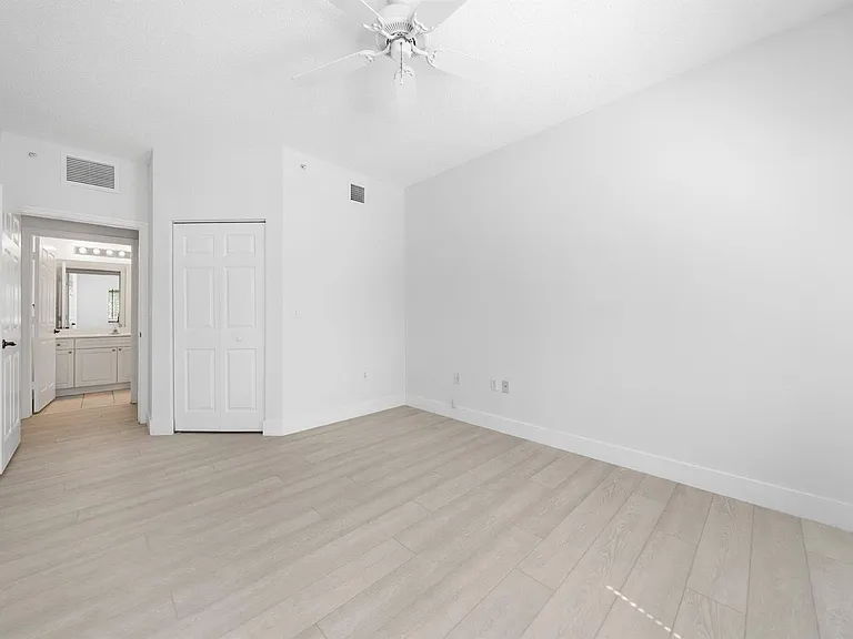 3020 Alcazar Pl #202 — Photo 23