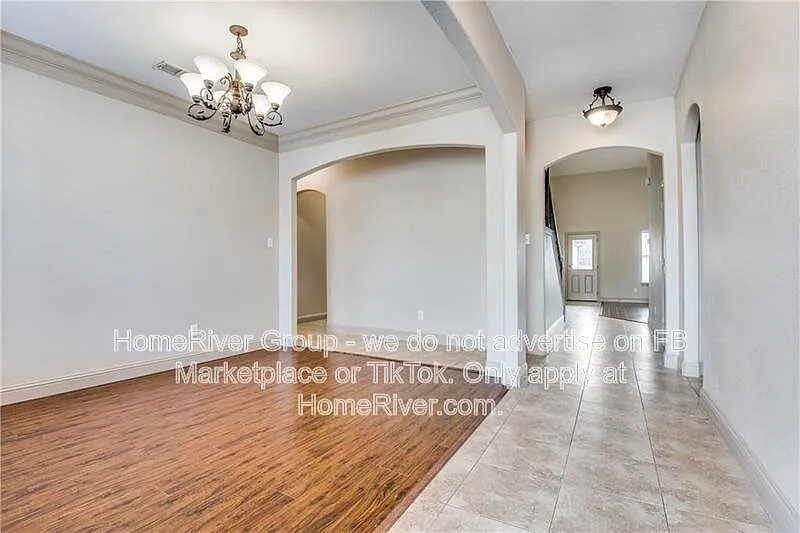 6 bed, 4.0 bath, 3279 sqft, $3,000 — Photo 2