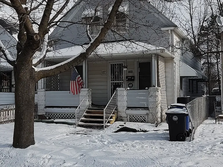 W 61st St — Photo 2