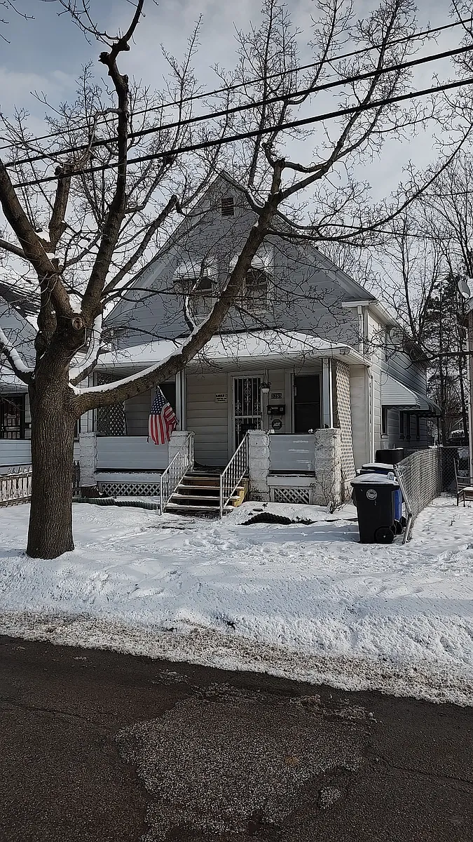 Building Photo - W 61st St