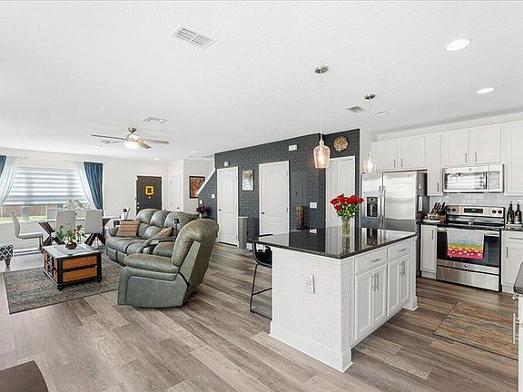 3rd image of 3126 Camino Real Dr N