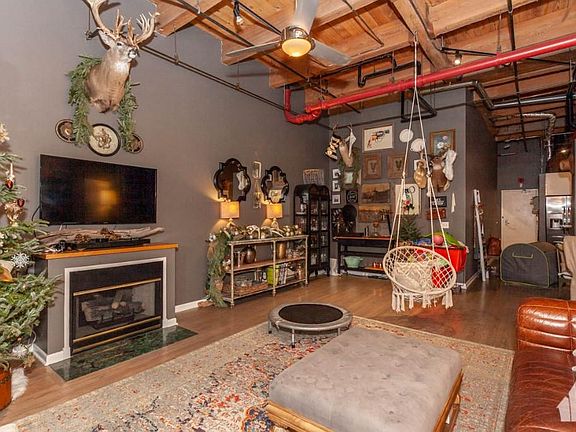 2nd image of 701 W Jackson Blvd #104KA