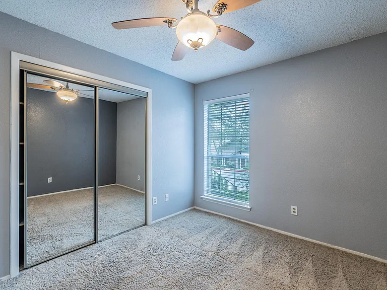 1015 E Yager Ln #172 — Photo 18