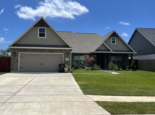 113 Creekside Ln, Lake Jackson, TX 77566