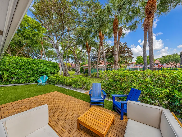 4117 W Palm Aire Dr #B2 — Photo 19