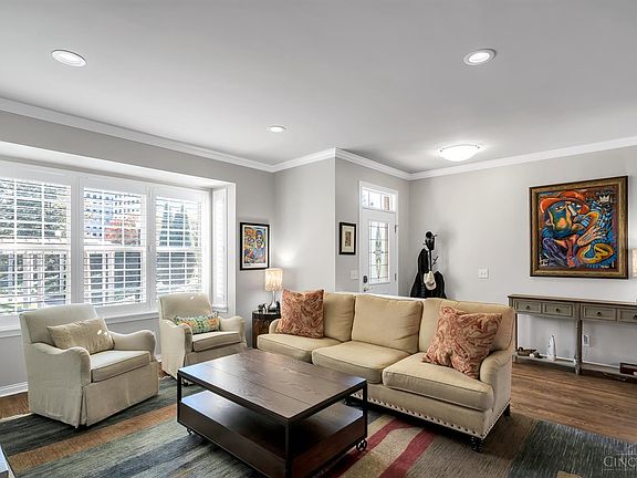 5th image of 923 Weninger Cir