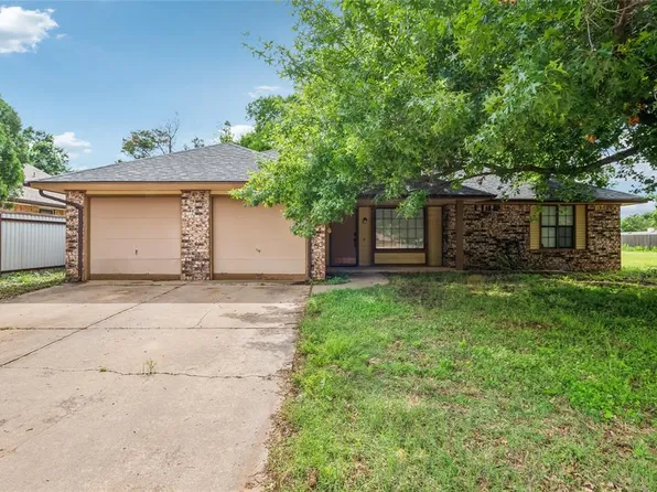 1105 Wilshire Dr, Newcastle, OK 73065