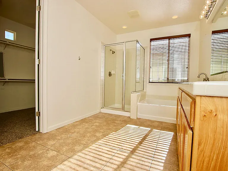 833 Round Hill Dr — Photo 22