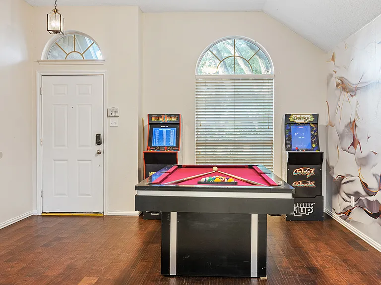 3904 Burnley Dr — Photo 9