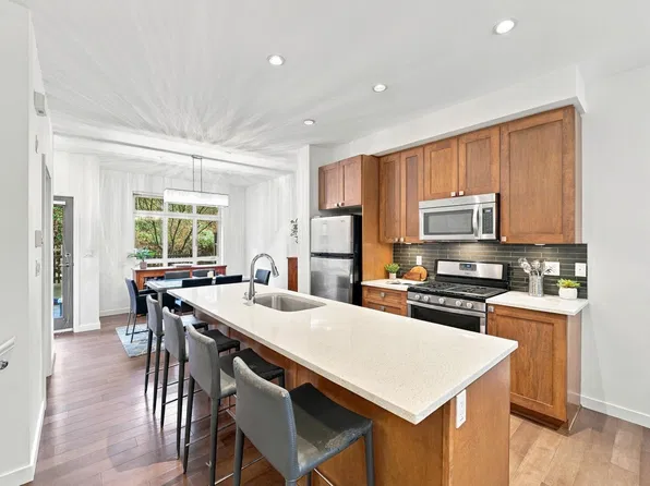 3332 Mount Seymour Pkwy, North Vancouver, BC V7H 1G3