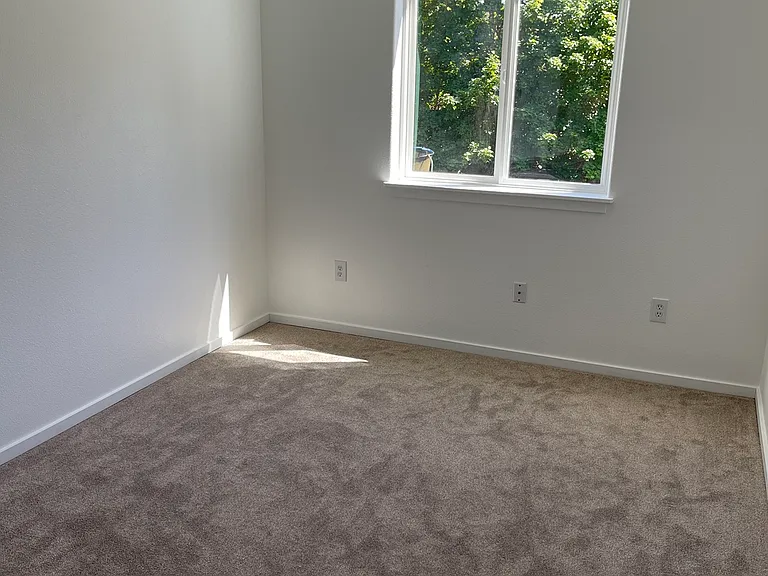 213 SE 3rd St — Photo 12