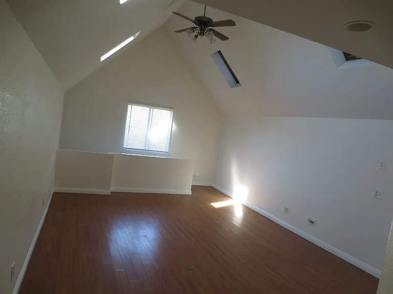 870 Huston Dr — Photo 7