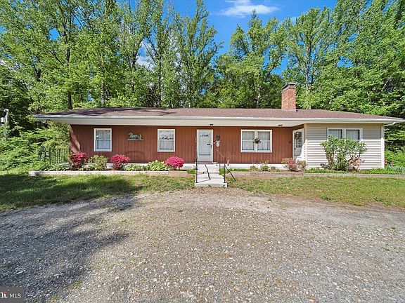 5th image of 197 & 199 Pine Tree Rd