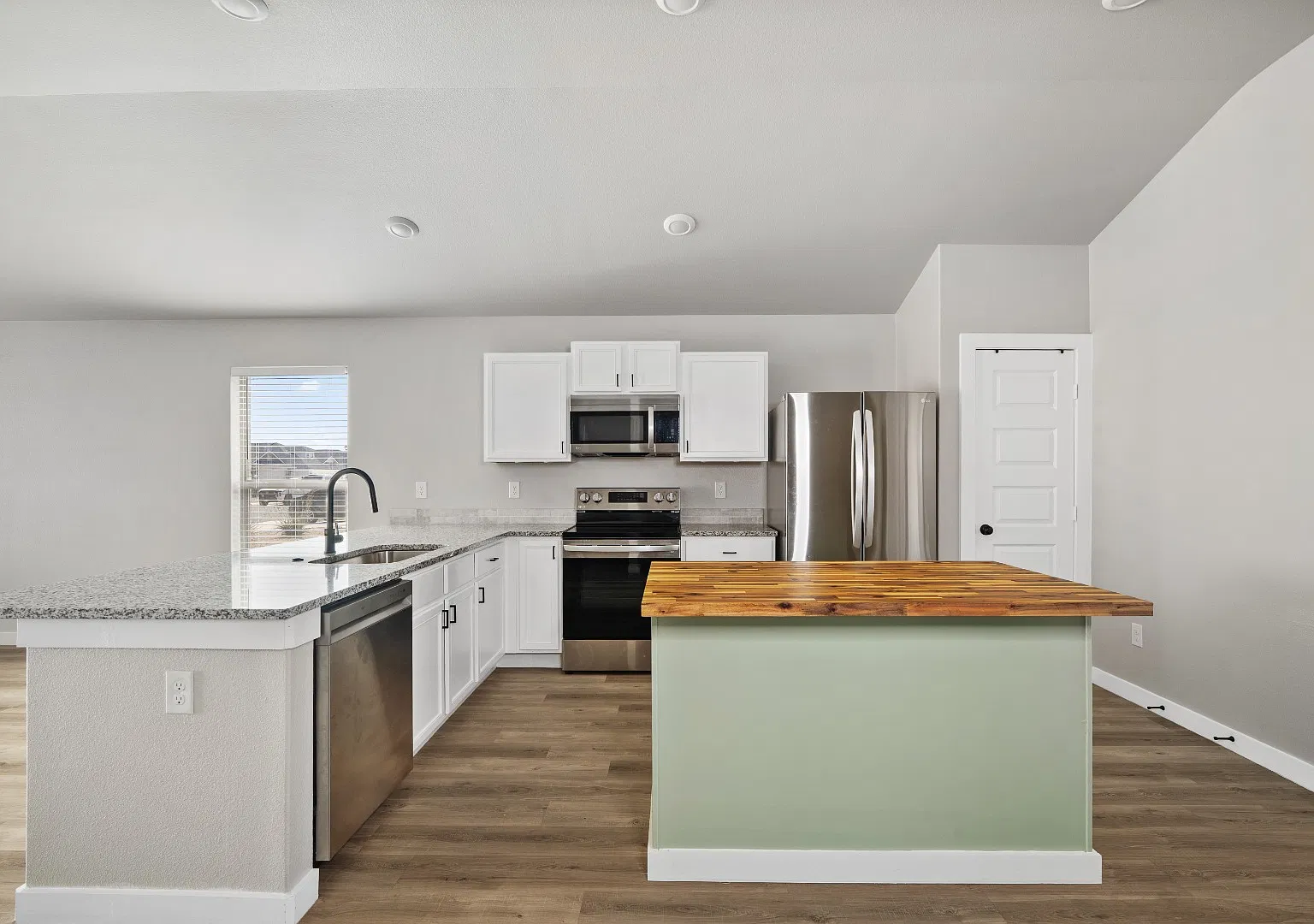 Brand new 3 bd/2 bth home in quiet neighborhood! Turf backyard with plants! All appliances! 10 mi... — Photo 2