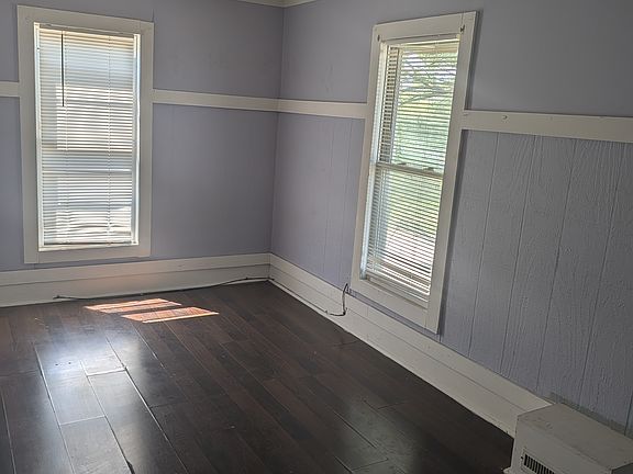 5th image of 1033 Myers Ave