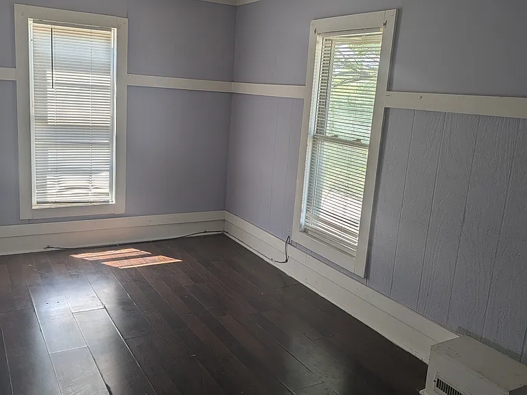 1033 Myers Ave — Photo 5