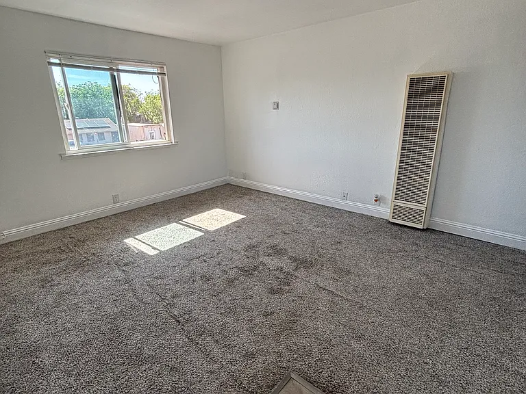 221 E Edison St #0 — Photo 3
