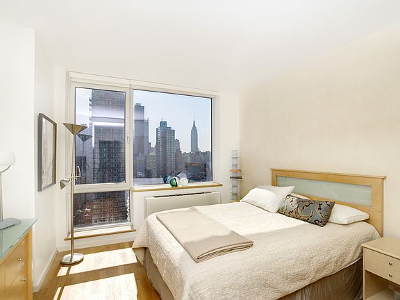 4th image of 635 W 42nd St APT 28E