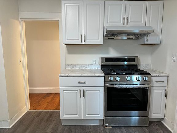 4th image of 137 Thomas Burgin Pkwy APT 2