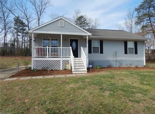 1200 W Rollingwood Cir, Winston Salem, NC 27105