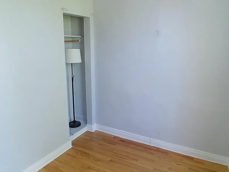 1921 W Larchmont Ave #2 — Photo 9