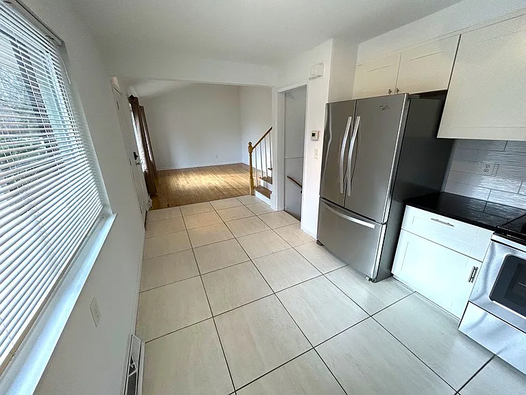 118 W Lawrence Ave — Photo 8