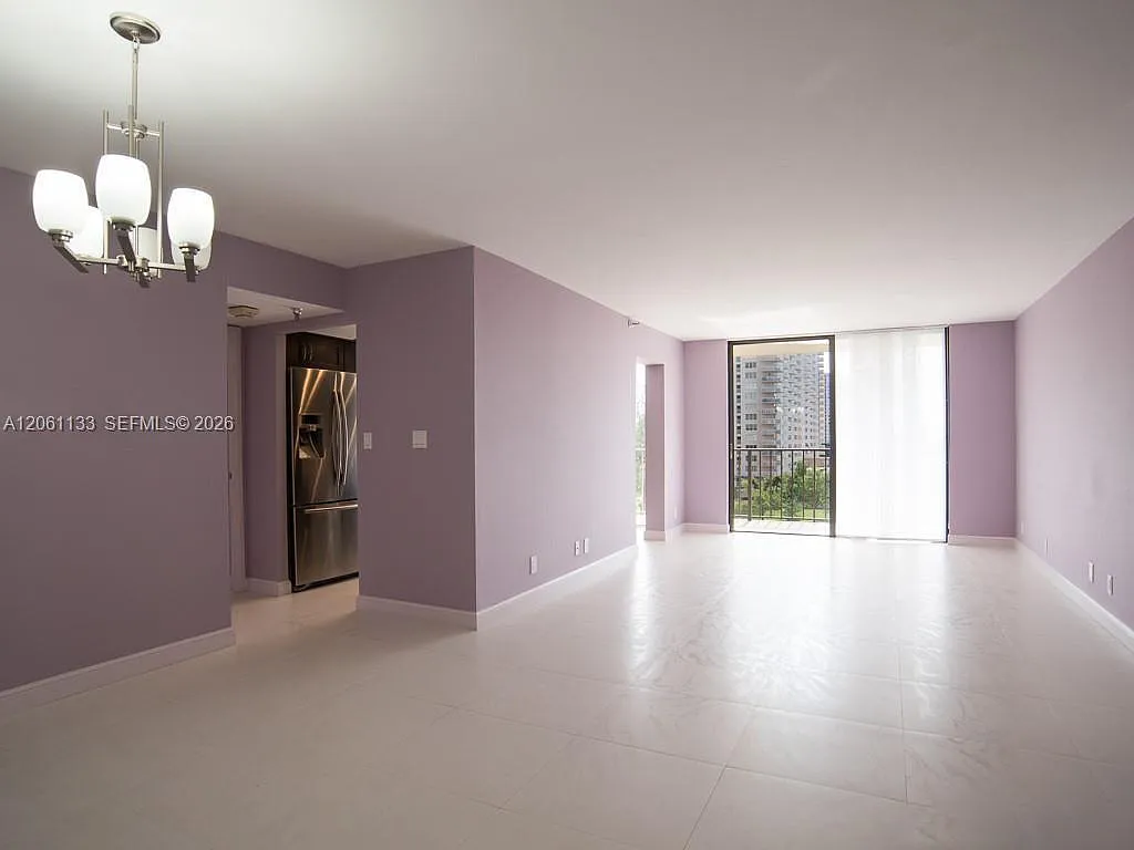 Winston Towers 700 Condo — Photo 4