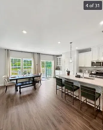 3 bed, 2.5 bath, 2165 sqft, $3,100 — Photo 4