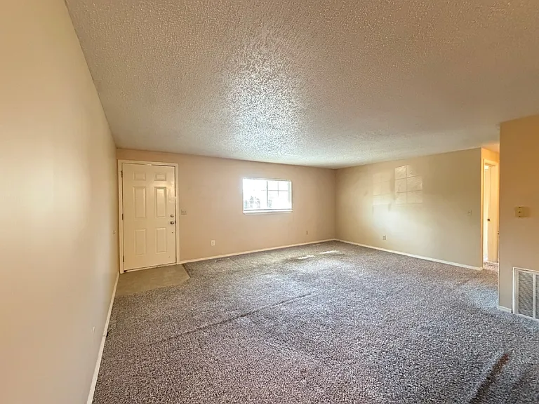 888 Evergreen Ave — Photo 15