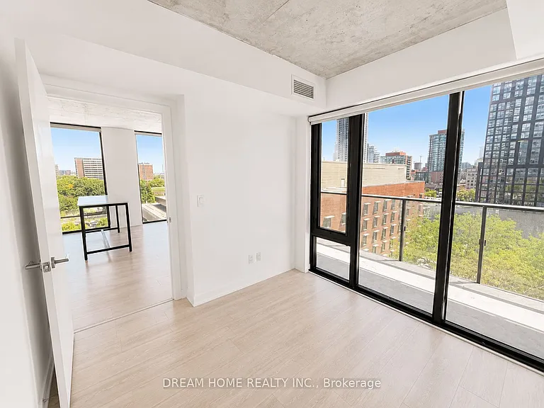47 Mutual St #807 — Photo 7