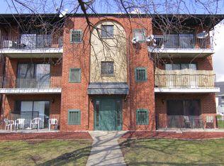 7000 98th St APT 1B, Chicago Ridge, IL 60415