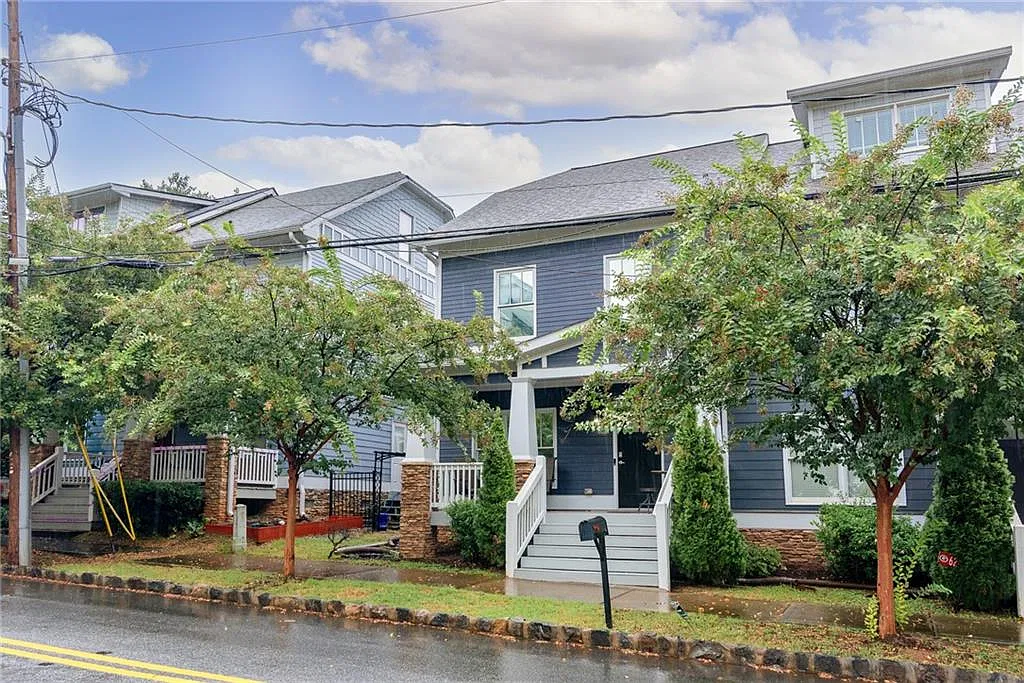3 bed, 2.5 bath, 1556 sqft, $2,400 — Photo 2
