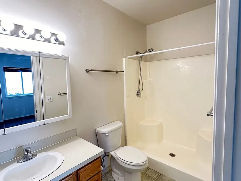 The Oaks Apartments — Photo 28