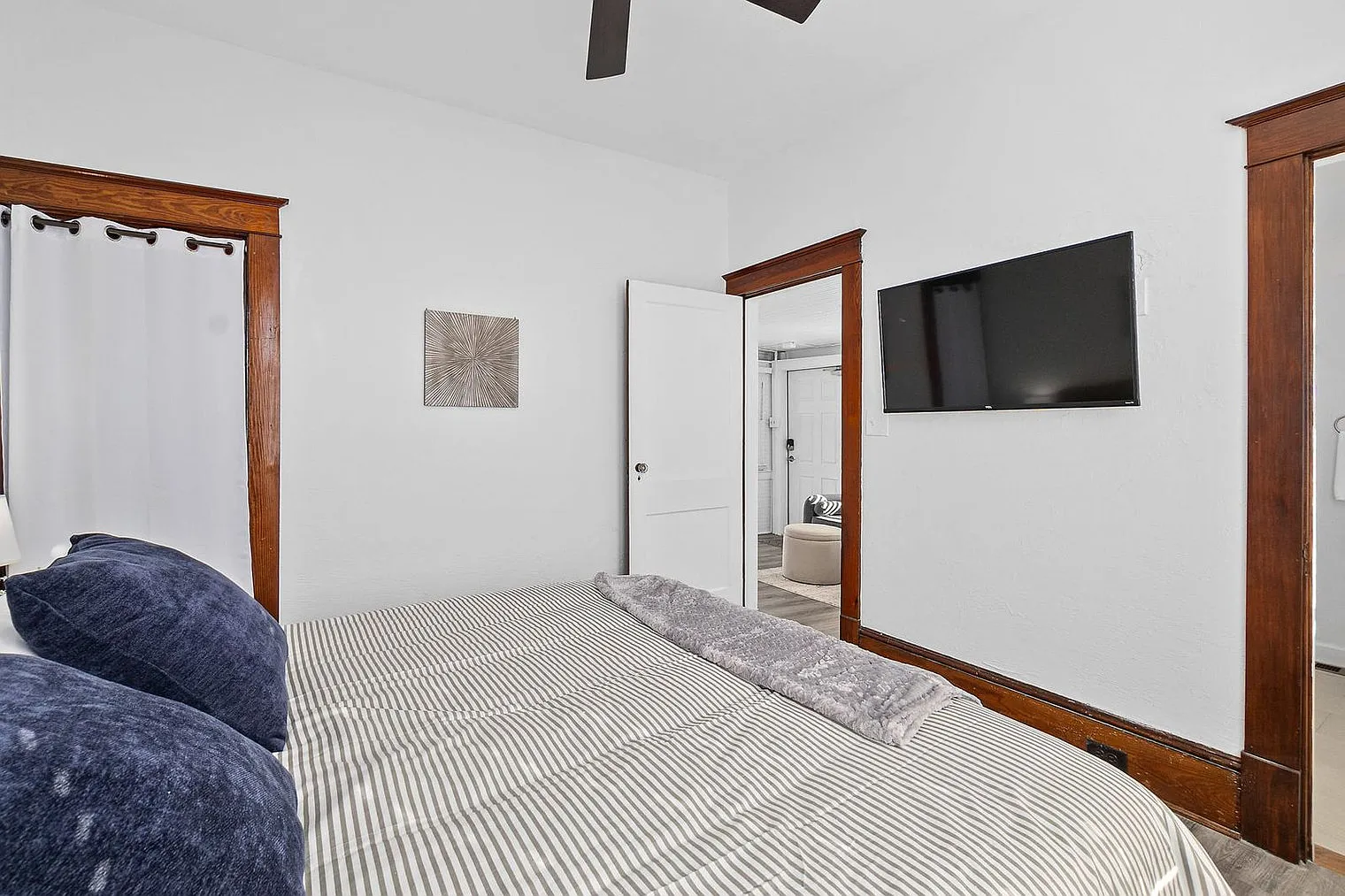 1 bed, 1.0 bath, 344 sqft, $2,102 — Photo 4