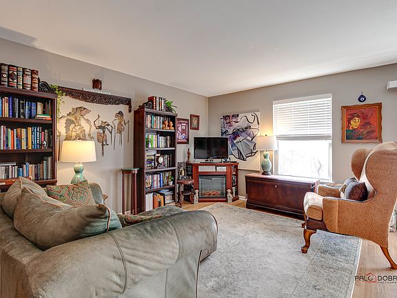 4th image of 1234 Ballantrae Pl APT B