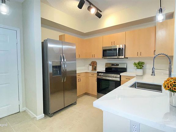 2nd image of 533 NE 3rd Avenue #419