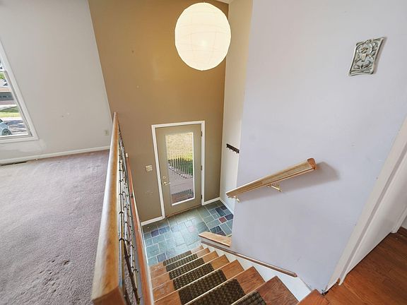 5th image of 326 E Franklin St