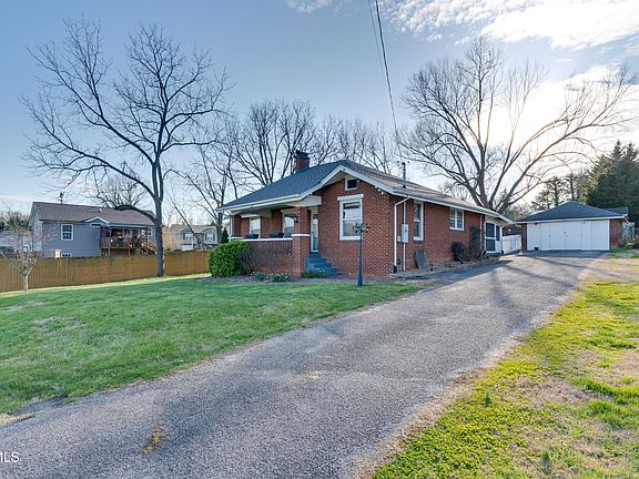 3rd image of 310 Carter Sells Rd