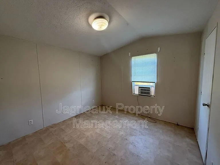2210 Center St — Photo 10