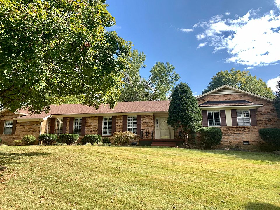 1st image of 600 Glen Willow Dr