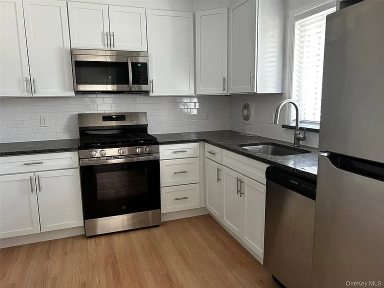 220 Dawson Ln — Photo 3
