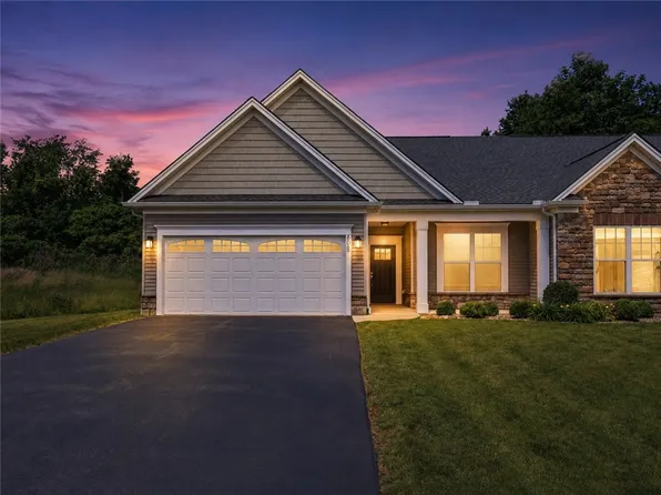 6028 Redfield Dr, Farmington, NY 14425