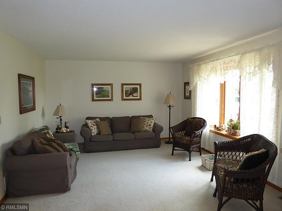 3rd image of 113 Carriage Hill Dr