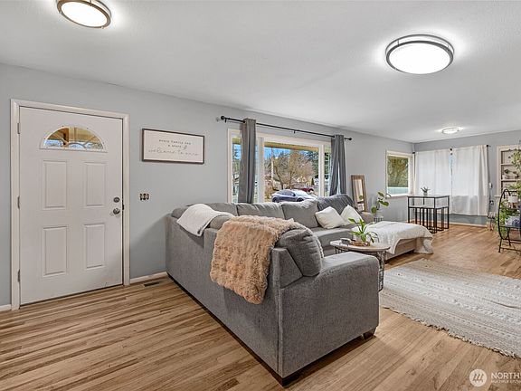 5th image of 5907 88th St NE