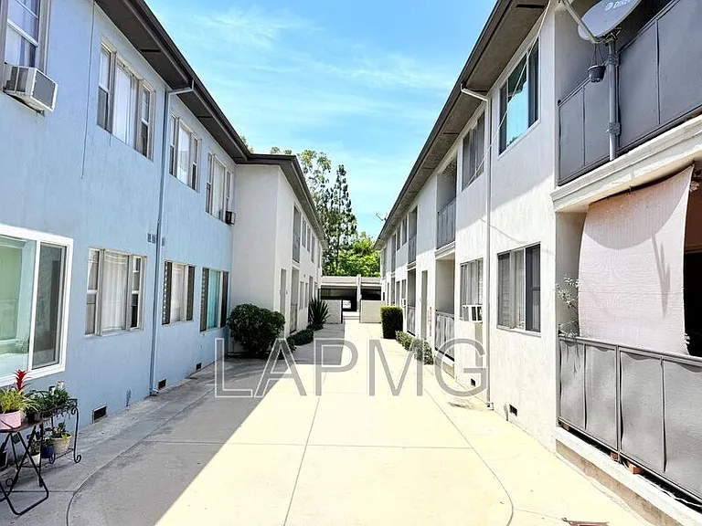119 N Hillcrest Blvd #16 — Photo 21