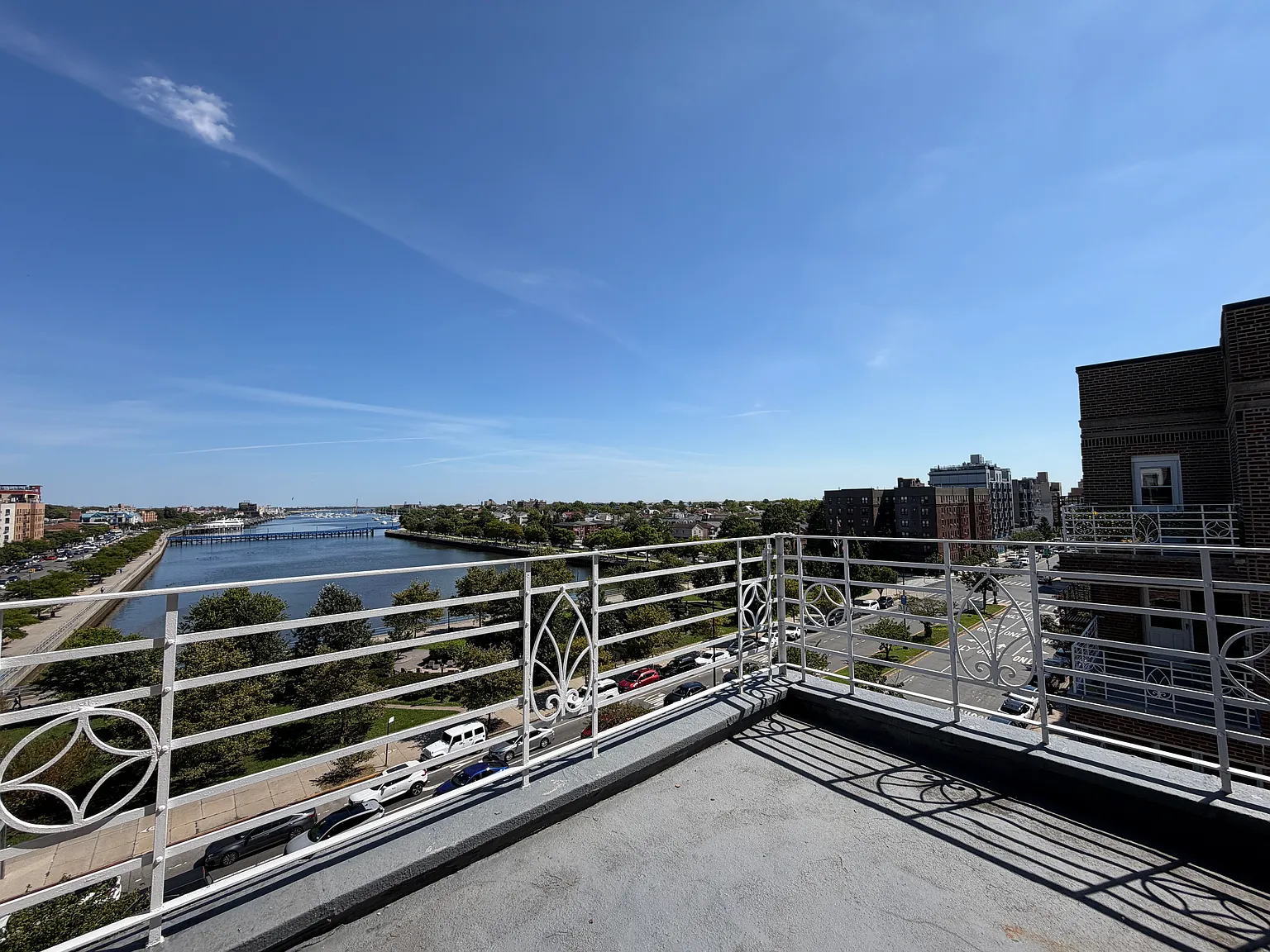 10 Shore Boulevard — Photo 3
