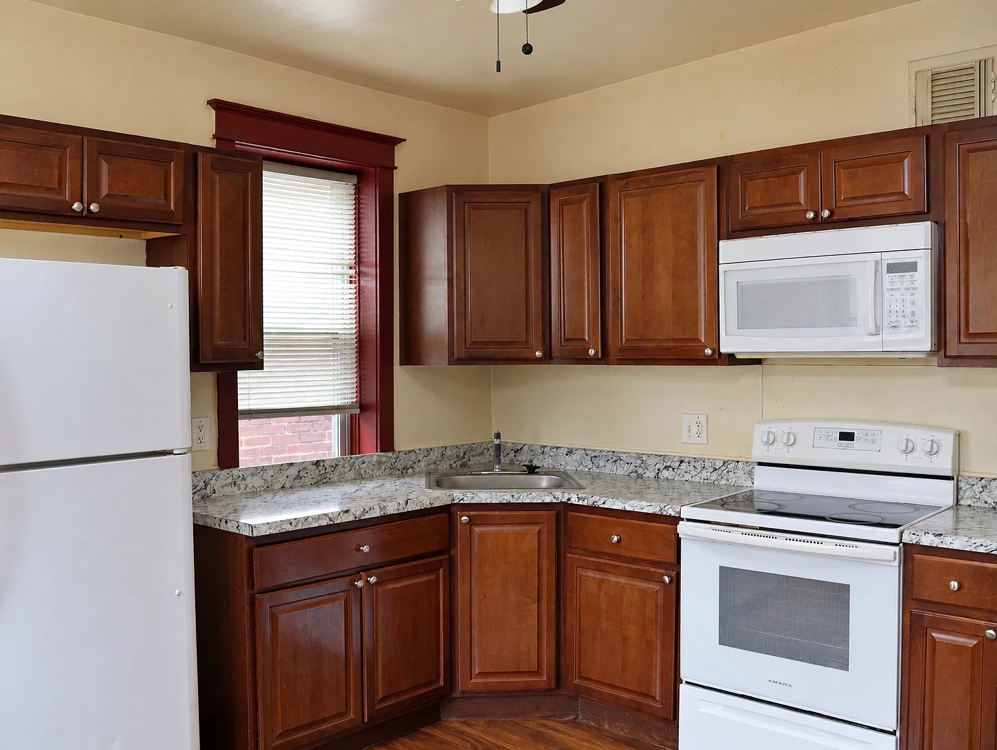 3 bed, 1147 sqft, $1,350 — Photo 1