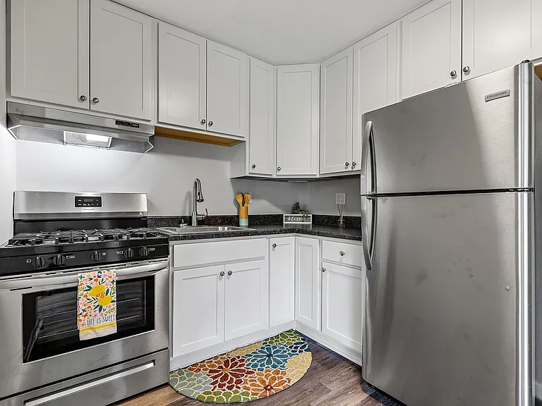 2320 20th St #9 — Photo 3