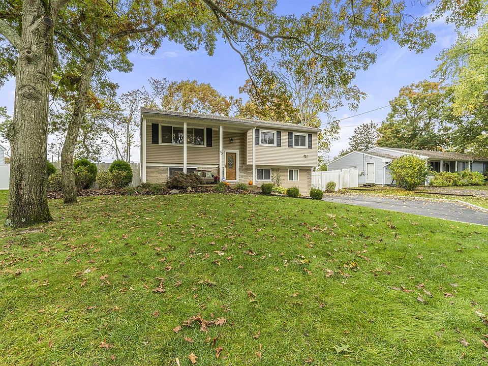 1st image of 60 Larch Dr